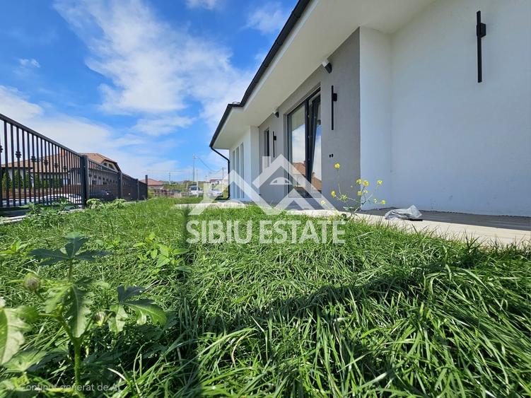 Duplex cu 4 camere cu Canalizare în Broscărie