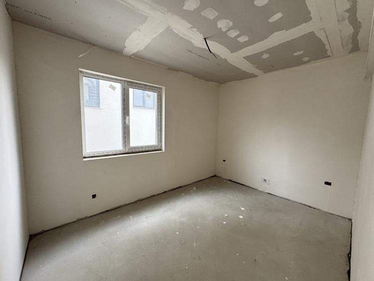 Casă individuală cu 4 camere cu Canalizare în Dezmir
