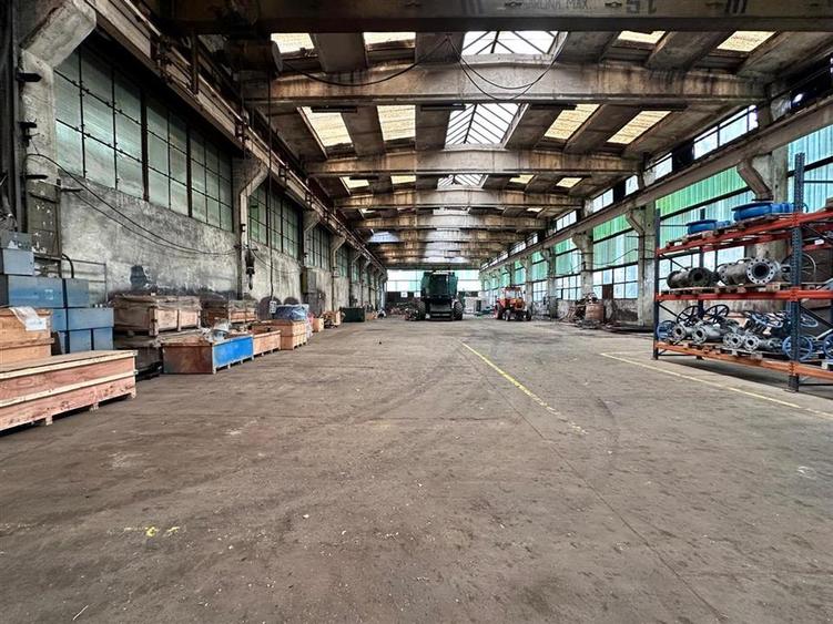 Spațiu industrial, de 5,132 mp, în Central