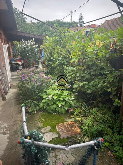 Casă cu 2 camere cu Canalizare în Central