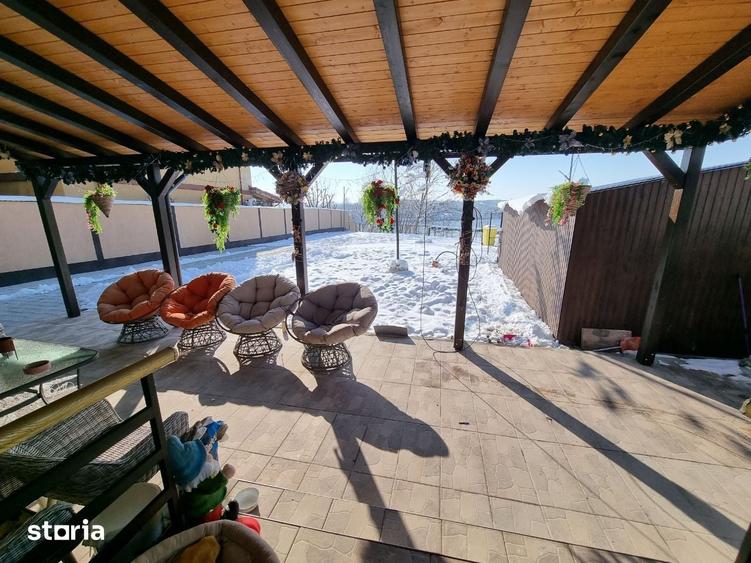 Casă cu 7 camere cu Teren 600 Mp în Fundeni