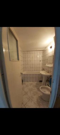 Apartament cu 2 camere decomandat în Între Lacuri