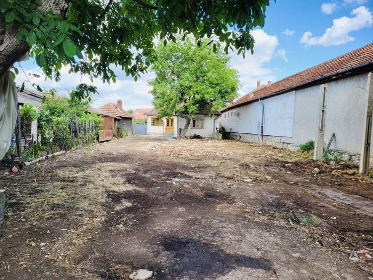 Casă individuală cu 4 camere cu Canalizare în Rontău