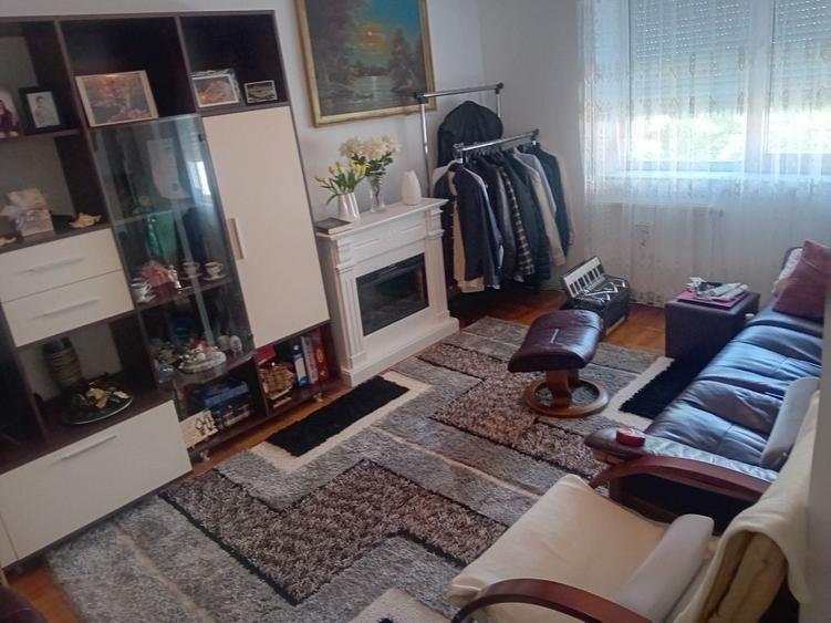 Apartament cu 4 camere decomandat în Calea Romanului