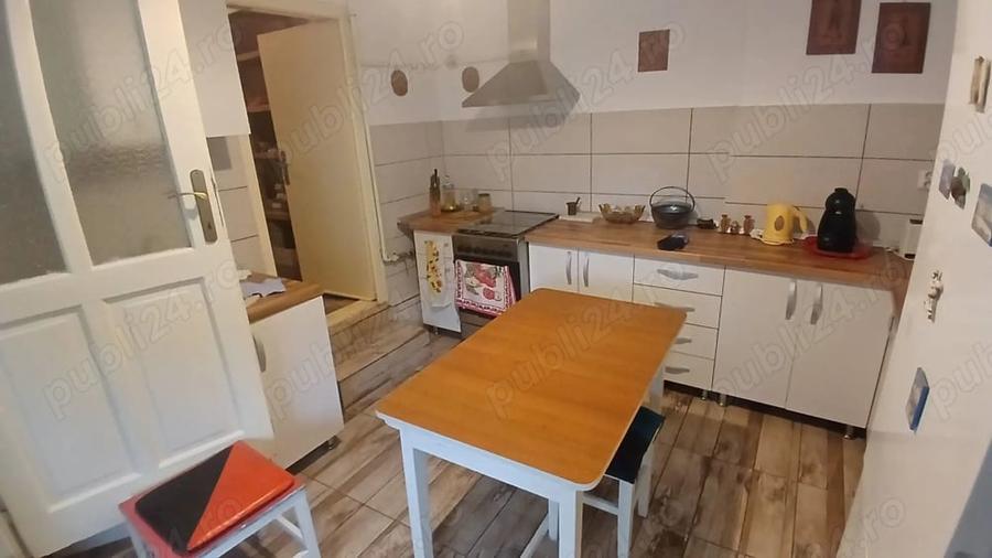 Apartament cu 4 camere semidecomandat în Central