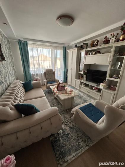 Apartament cu 3 camere decomandat în Central