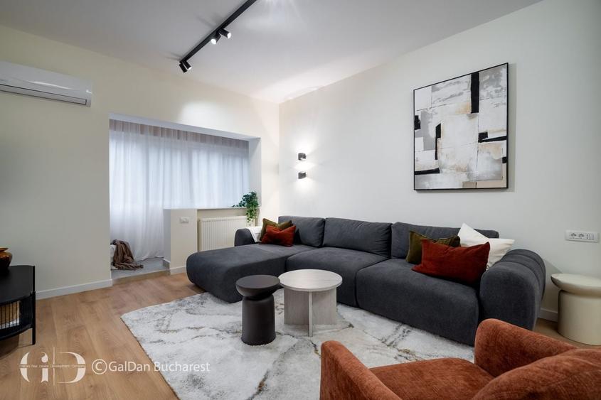 Apartament cu 3 camere, mobilat în P-ța Universității