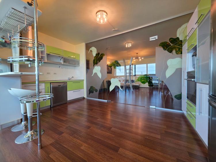 Apartament cu 3 camere semidecomandat în Calea Plevnei