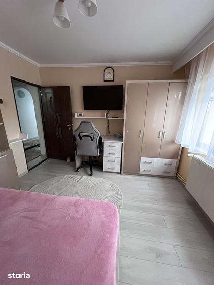 Apartament cu 3 camere decomandat în Găvana