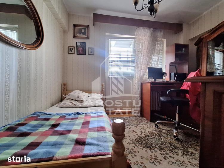 Apartament cu 4 camere decomandat în Aurel Vlaicu
