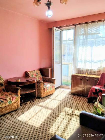 Apartament cu 3 camere semidecomandat în Micro 4