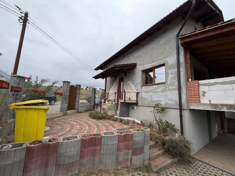 Casă individuală cu 4 camere cu Canalizare în Șura Mare