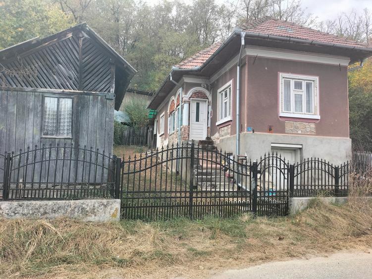 Casă individuală cu 3 camere cu Teren 574 Mp în Pietroșani