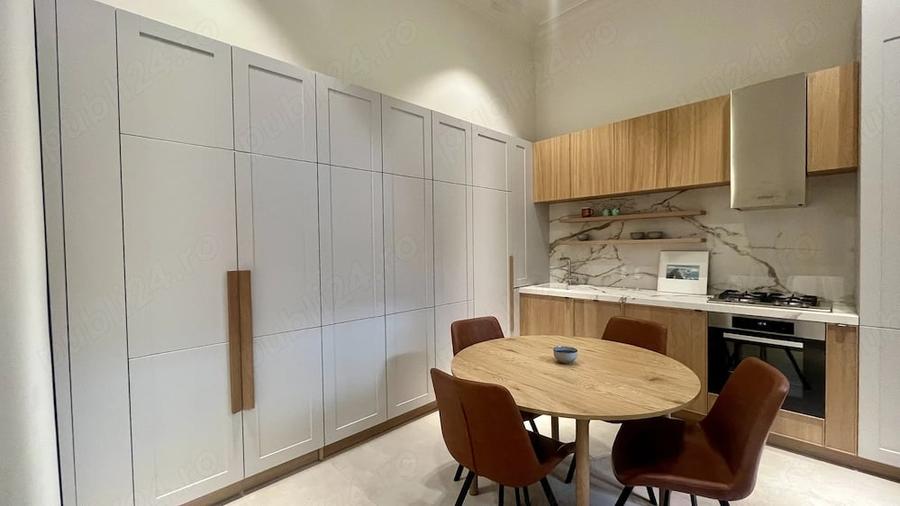 Apartament cu 3 camere semidecomandat în Central