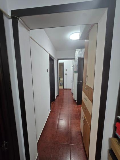 Apartament 3 camere, 2 băi cu geam, aproape de metrou Gorjului. Bloc din 1981 - 8