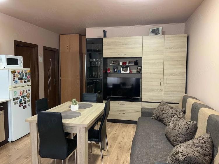 Apartament cu 2 camere, 44 mp, parcare, zona Eroilor - 1