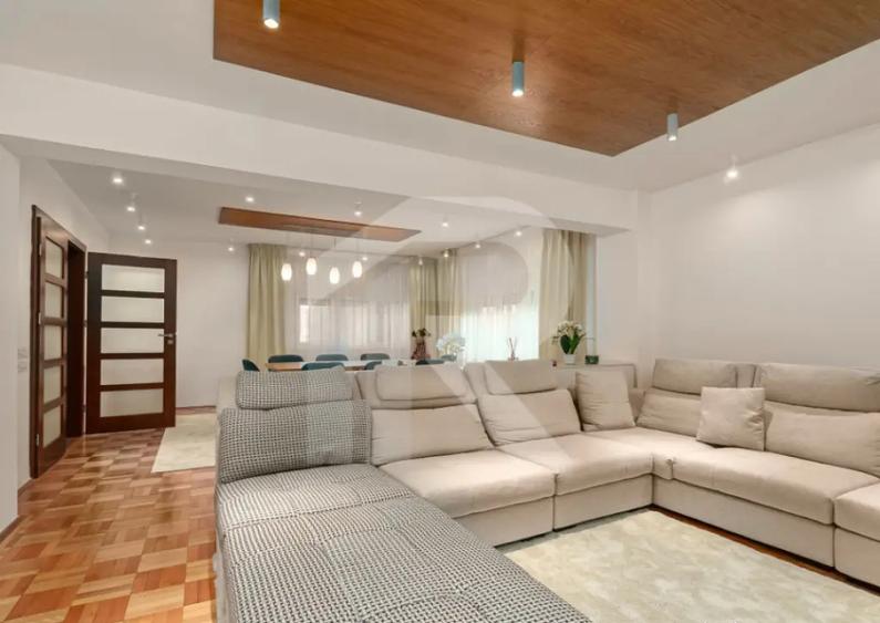 Vila de vanzare in Bu?teni 8 dormitoare, vedere dire - 10