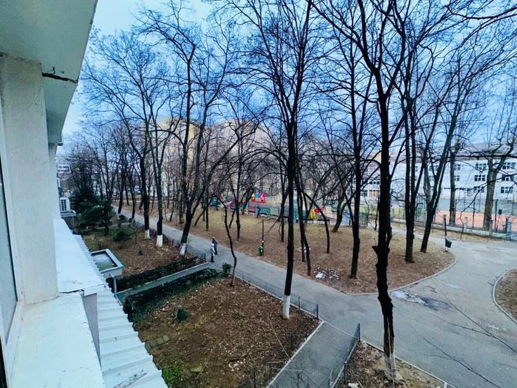 Drumul Taberei - Romancierilor Bloc Tip OD 3 camere etaj 2 liber - 12