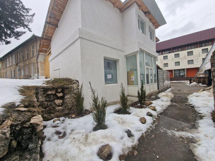 Inchiriez apartament 3 camere plus terasa centru Predeal - 5