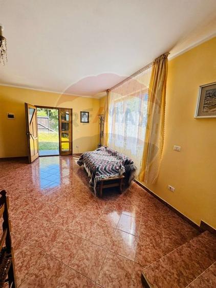 Casa / Vila cu 5 camere de vanzare - 4