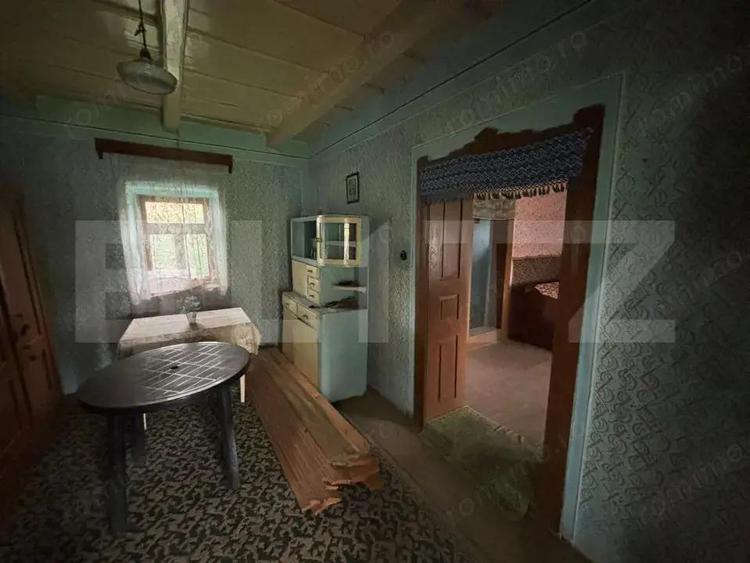 Casa de vanzare, cu 10 ari de gradina. - 2