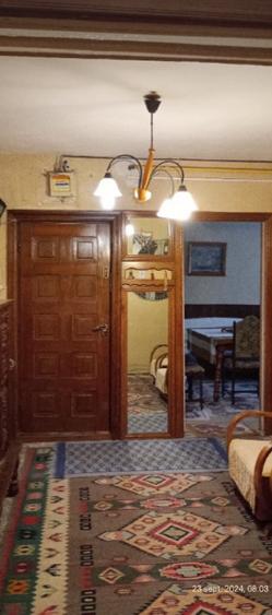 Vând apartament 4 camere  - 1