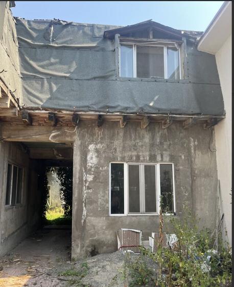Casă individuală cu 8 camere cu Canalizare în Gheorghe Doja