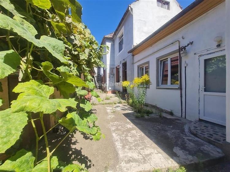 Camin cochet, chiar in inima orasului, etaj 1, perfect pentru locuit sau investi