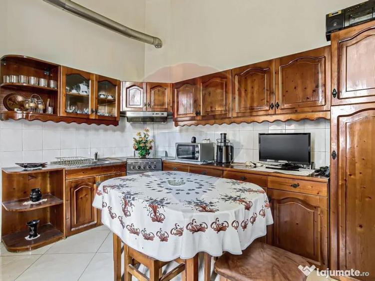 Apartament 4 camere spa?ioase, curte, zona Piata Catedralei - 7