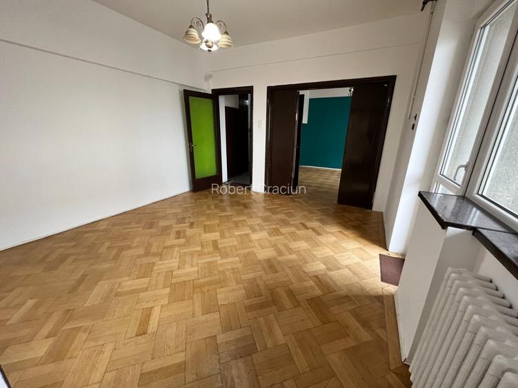 UNIVERSITATEA-HOTEL RADISSON