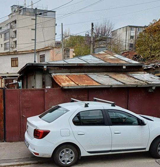 vinzare casa,str.Nucului 38,metrou Mihai Bravu(necesita repara?ii)rog tel.09,00-14,00 - 3