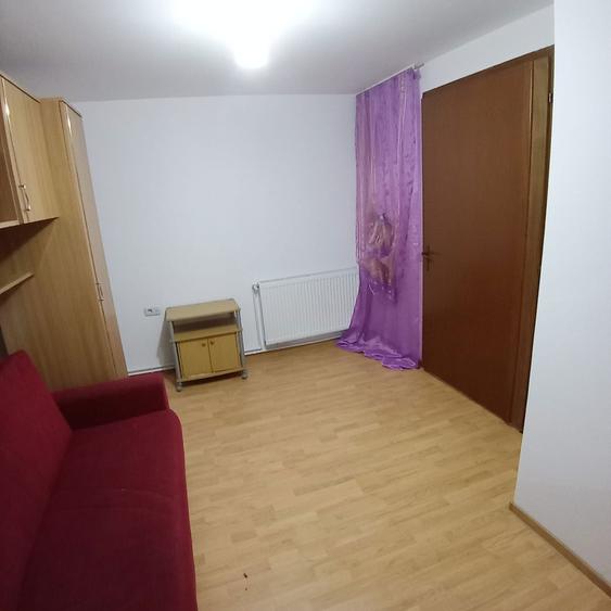 Inchriez apartament la curte - 4