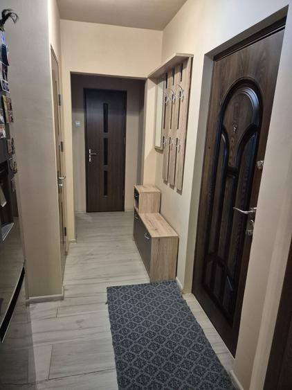 De vanzare apartament cu 3 camere - 1