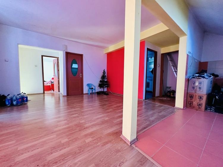Casă individuală cu 6 camere cu Canalizare în Brâncoveanu