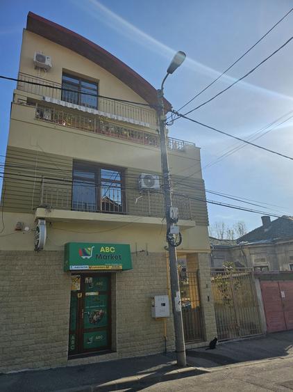 Vand casa ultracentral - 1