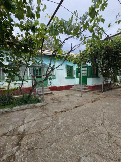 Casă cu 4 camere în Urlueni