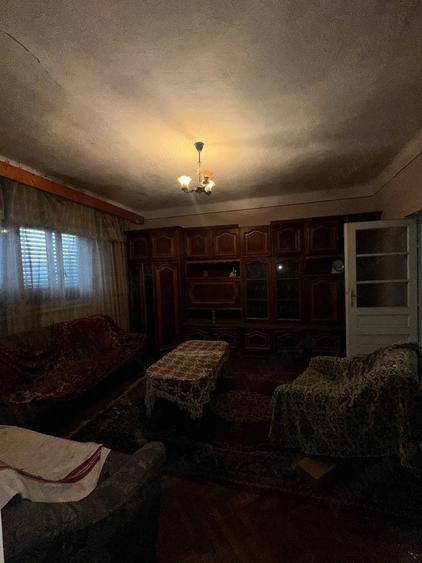 Vand casa 4 camere cu gradina 2.885 mp. Cristioru de Jos, Bihor, E 79, centrul comunei - 9