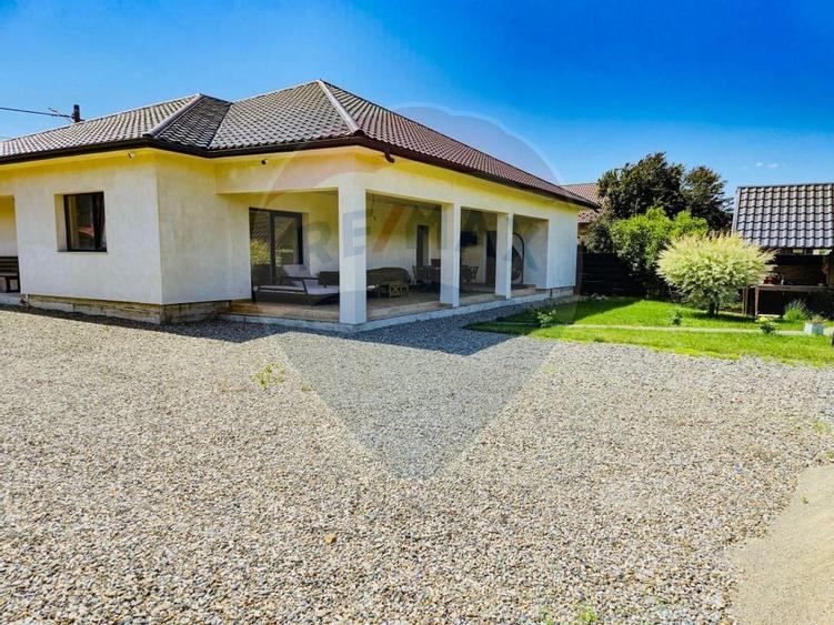 Casa / Vila cu 5 camere de vanzare - 1