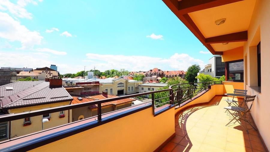 Apartament generos cu 4 camere | vedere panoramica Sud | terasa si garaj
