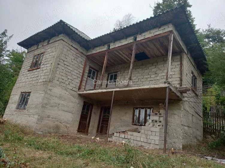 Vand casa ?i teren in Stroe?ti