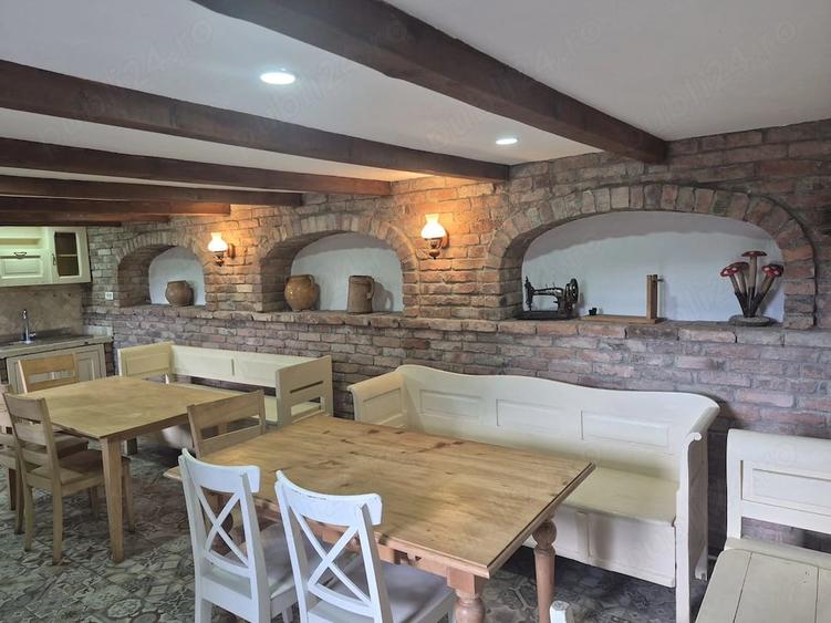 Casă cu 9 camere cu Teren 1100 Mp în Central