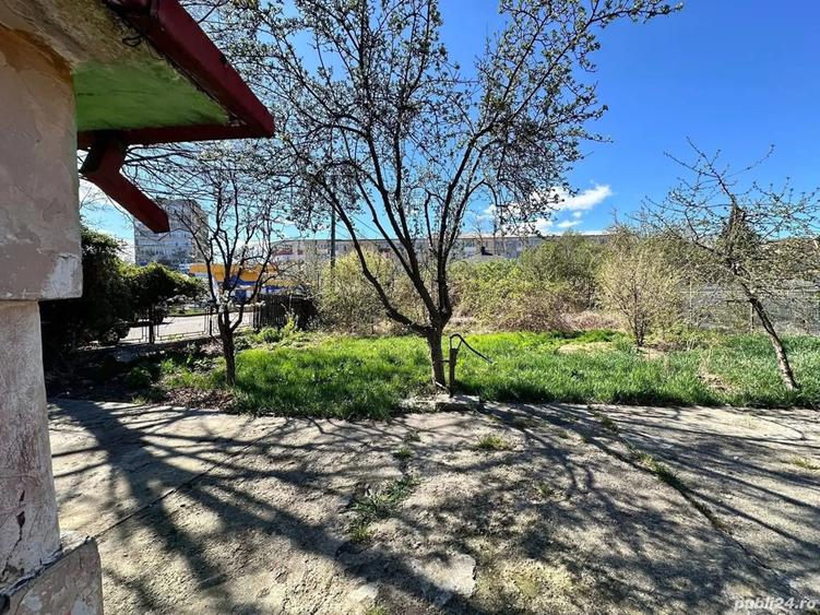 De vanzare casa batraneasca in Roman, din caramida, suprafata teren 406 mp, 60.000 euro - 5