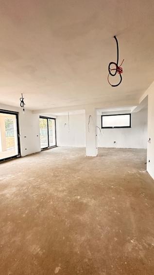 APA SARATA casa deosebita 300mp cu 2 garaje si 8ari teren! - 11