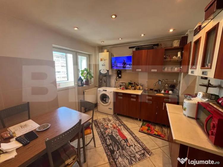 Apartament de vanzare, cu 3 camere, zona Micro 5 - 5