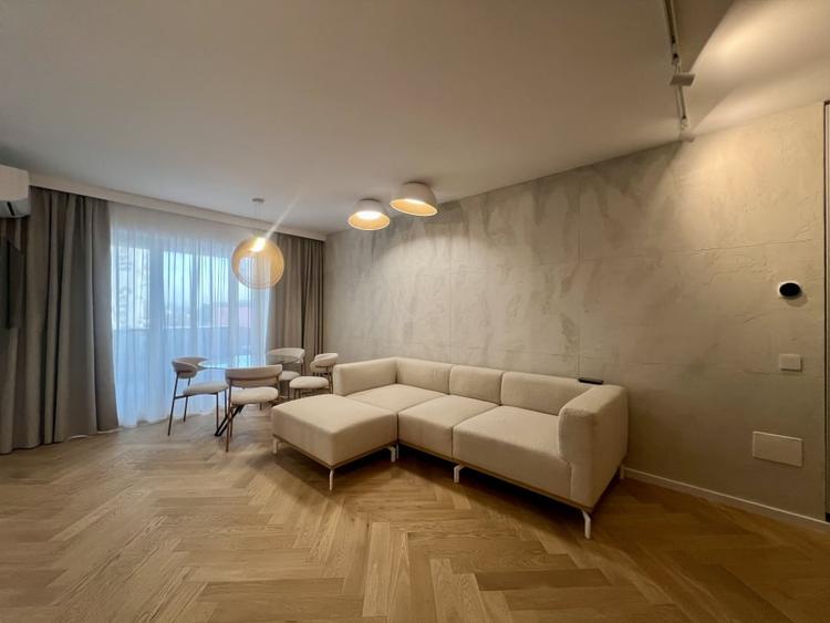 Apartament cu 2 camere semidecomandat, mobilat în Mărăști