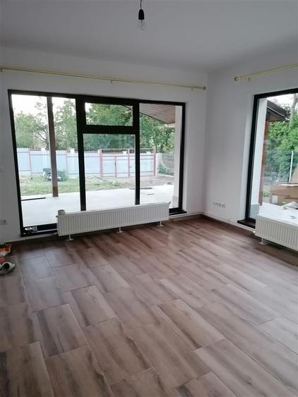 Apartament cu 4 camere decomandat, mobilat în Bucium