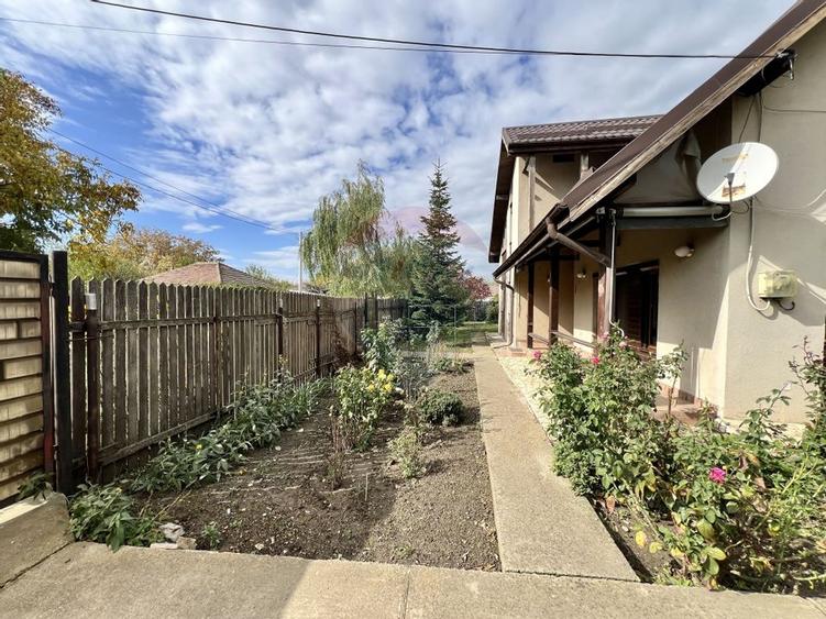 Casa de lemn cu teren generos de 1312 mp de vanzare in Fundulea - 40