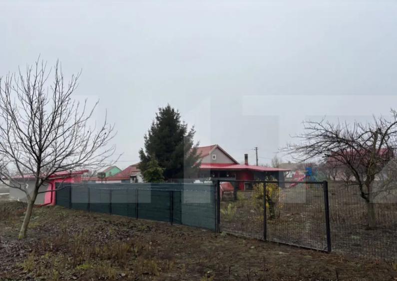 Casa in Iratosu cu teren, apa curenta, centrala termica , - 1