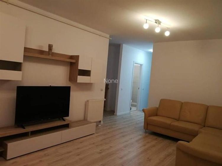 Apartament cu 3 camere semidecomandat, mobilat în Sopor