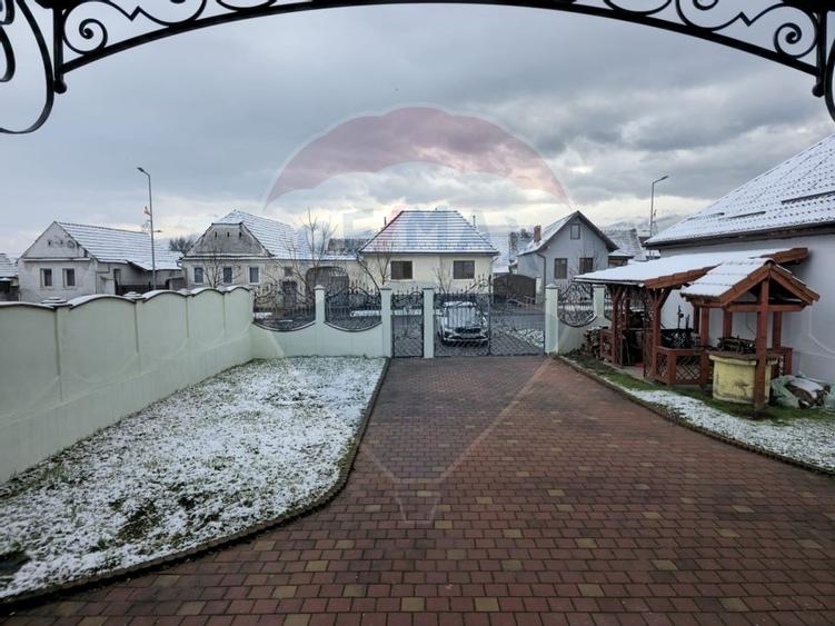 CASA SPATIOASA SI PRIMITOARE IN CENTRUL ORASULUI  AVRIG JUD,  SIBIU - 36